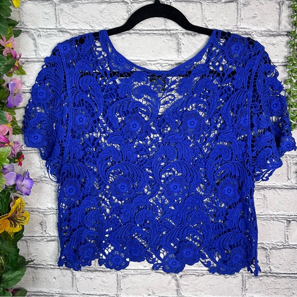 ^🌼3/$30🌼Express Royal Blue Crocheted Lace Short Sleeve Top Size Medium - Picture 10 of 14
